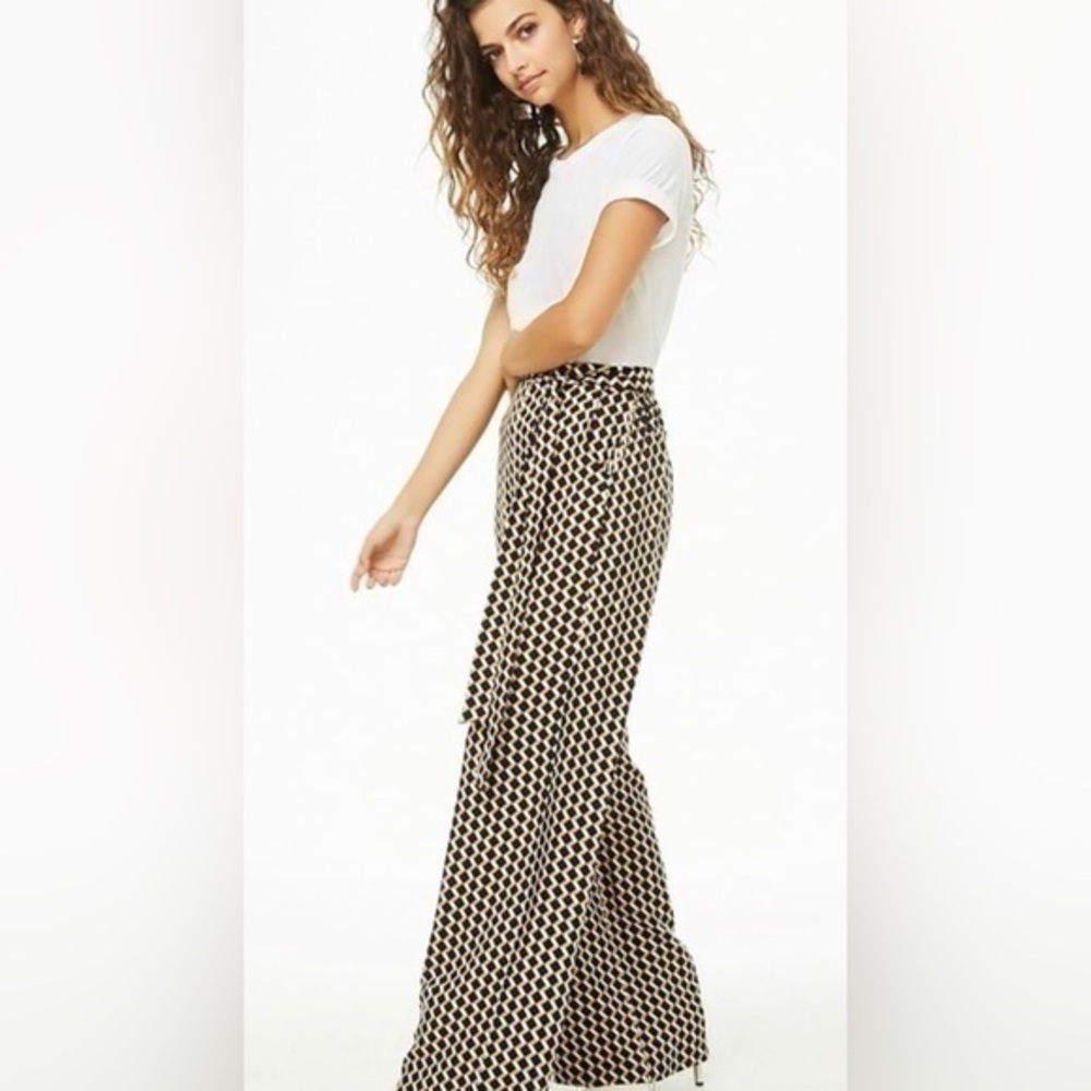 Forever 21 Contemporary geo block wide Leg high waist Pants size small